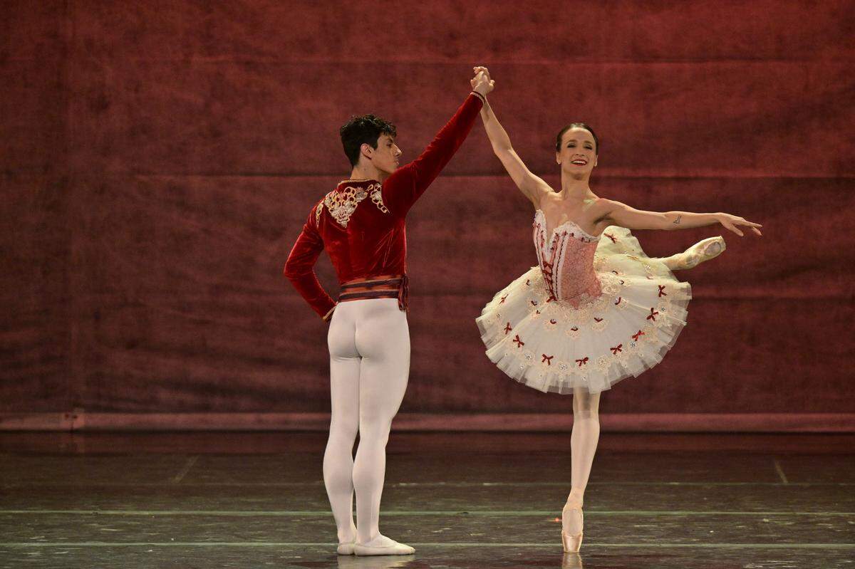 Melissa Oliveira y Agustín Pereyra (Ballet Nacional Sodre, Uruguay) en “Las Llamas de París”.