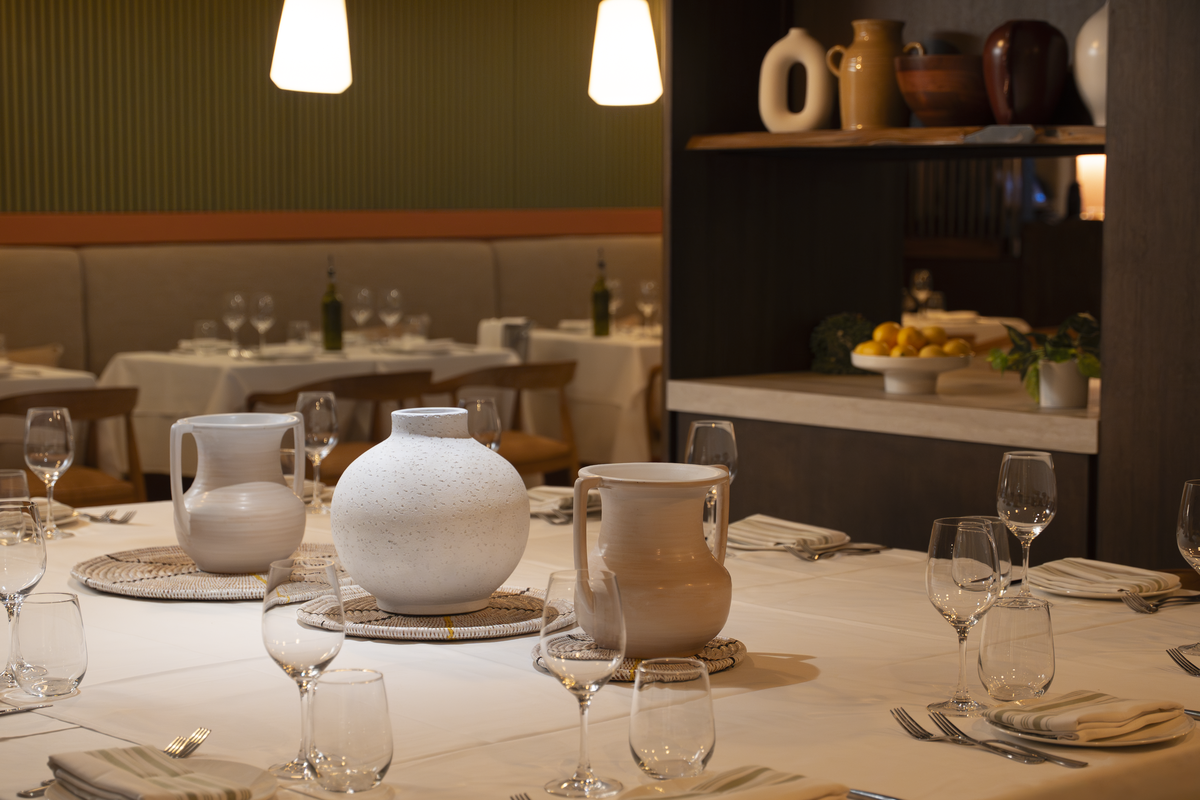 Da Angelino Cucina Italiana está ubicado en el antiguo espacio del restaurante mediterráneo Eva del grupo Ariete Hospitality, que cerró a principios de este año.