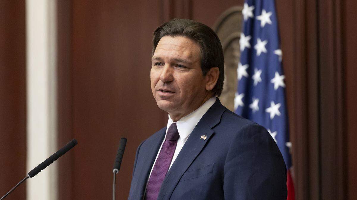 El gobernador de Florida, Ron DeSantis, pronuncia su discurso sobre el Estado del Estado durante el primer día de la sesión legislativa en el Capitolio Estatal de la Florida, el martes 13 de enero de 2026, en Tallahassee, Florida.