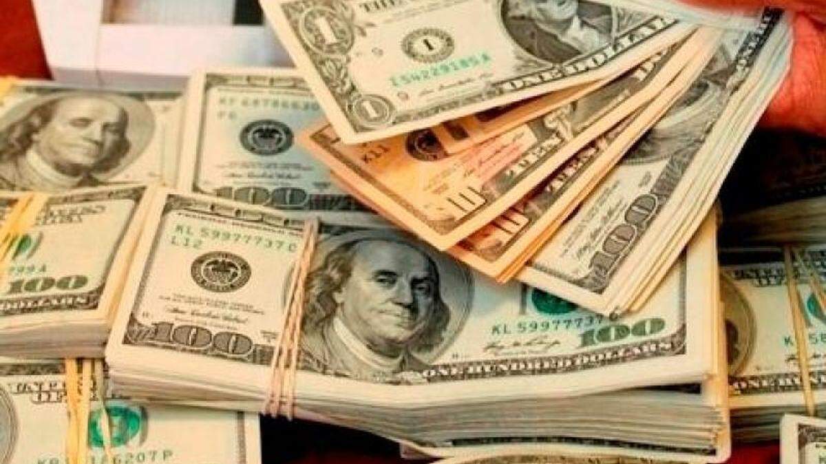 Dinero retenido a los cubanos.