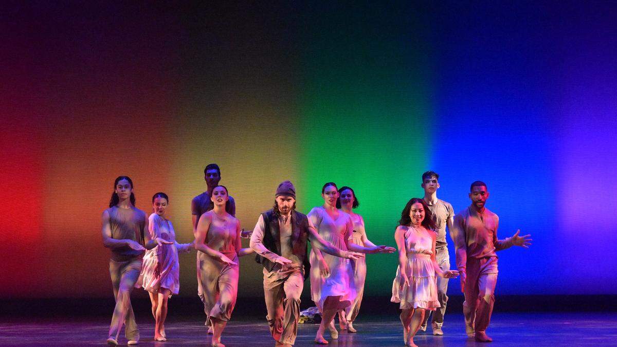 Los bailarines de Dance NOW! Miami (DNM) en “Gli altri/The Others” de Hannah Baumgarten y Diego Salterini.