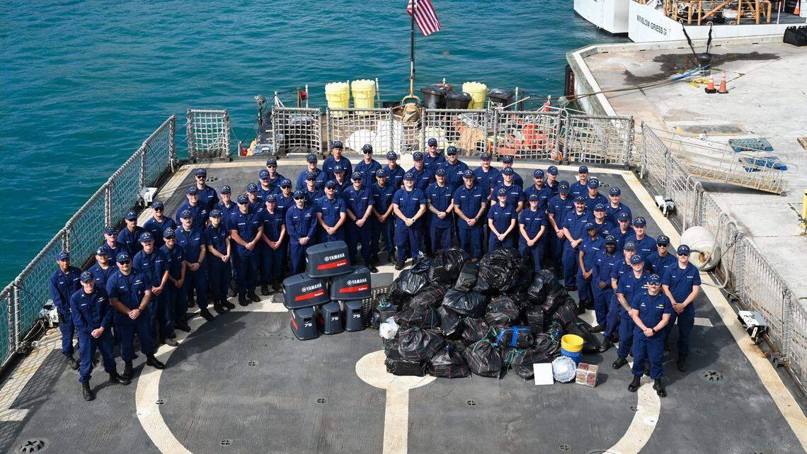 La tripulación del barco “Tampa” de los guardacostas descargó cocaína en la base de Miami Beach decomisada en Océano Pacífico Oriental.