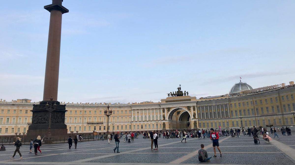 Plaza del Palacio en San Petersburgo, Rusia. La ciudad será sede de un foro juvenil al que cubanos podrán asistir con un viaje gratis tras un nuevo concurso anunciado por la embajada rusa en La Habana.