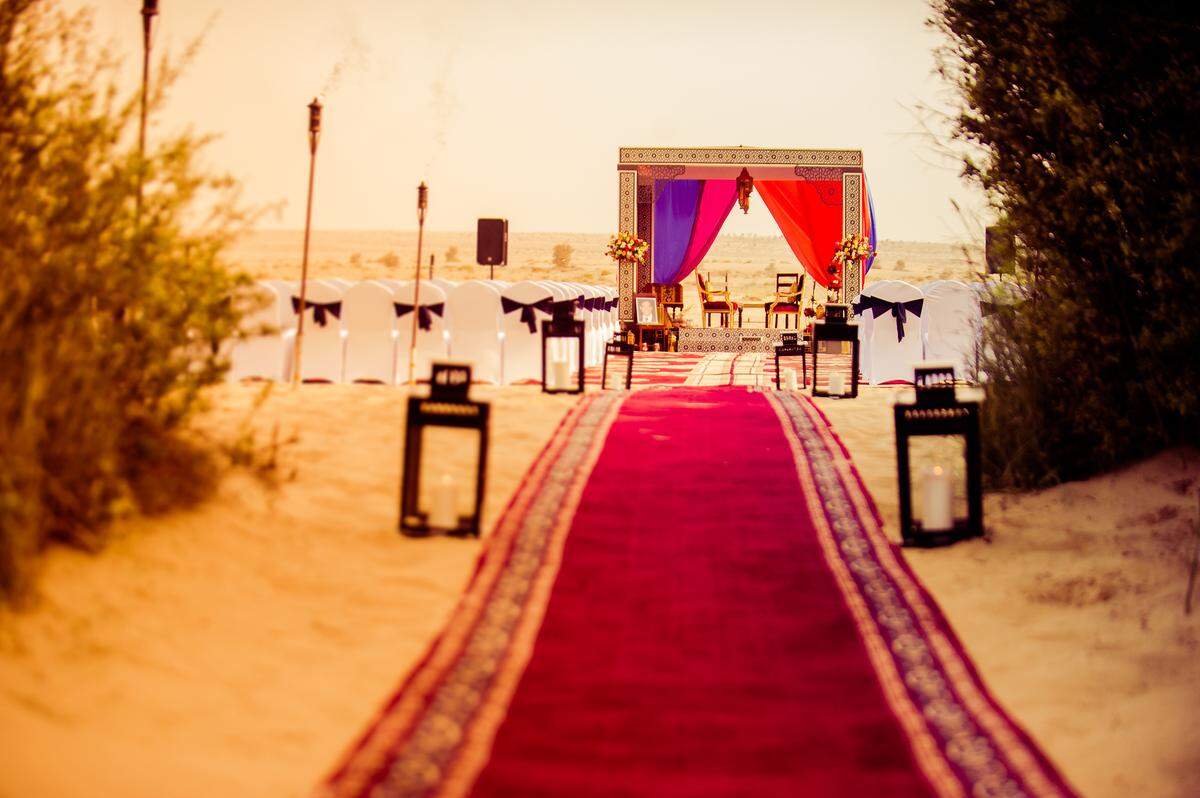 Dubái, en Emiratos Árabes Unidos, presenta una meteorología ideal para celebrar bodas al aire libre. 