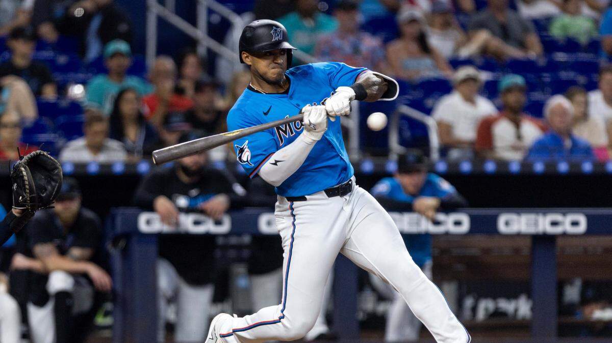 Los Marlins necesitaban liberar un puesto en su plantilla de 40 jugadores para el nuevo cerrador Peter Fairbanks y lo lograron el sábado al enviar al jardinero Dane Myers a los Rojos de Cincinnati.  