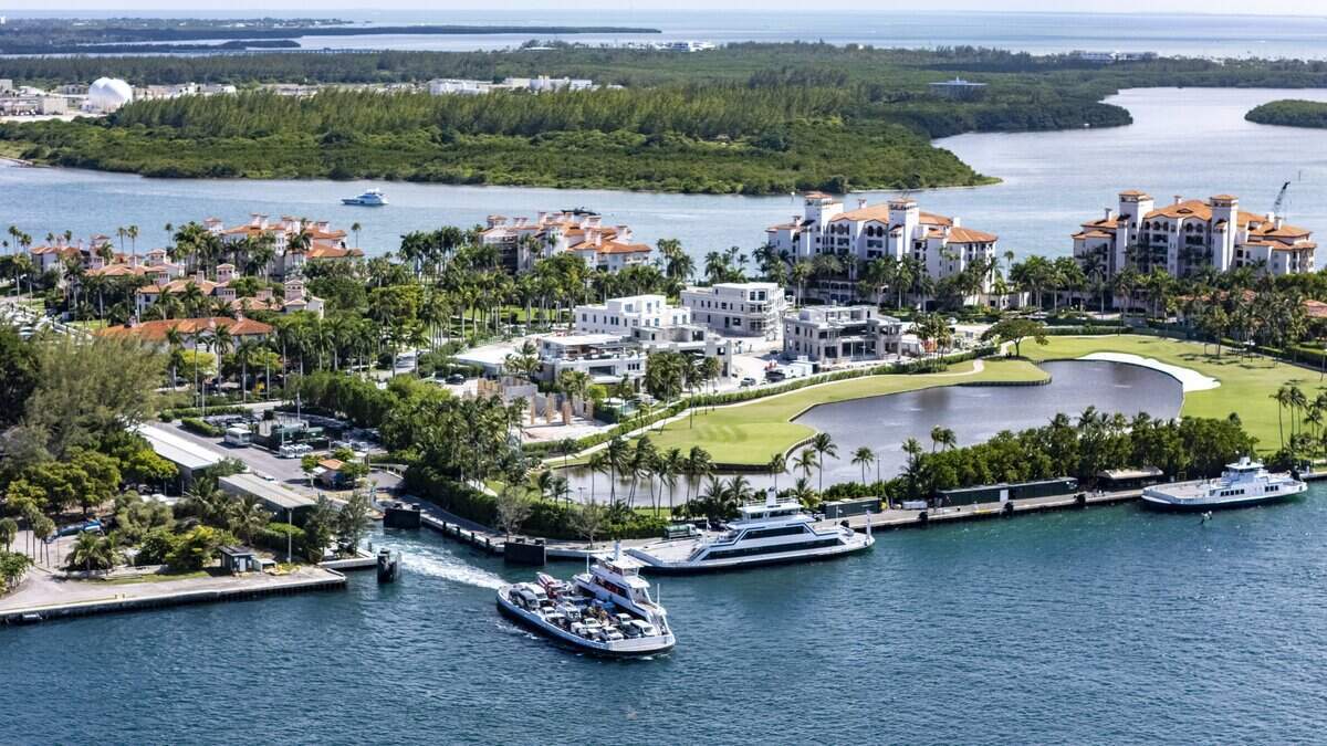 Nueva construcción en Fisher Island, en Miami Beach, Florida, el jueves 11 de junio de 2026. Fotografía de AL DIAZ adiaz@miamiherald.com.