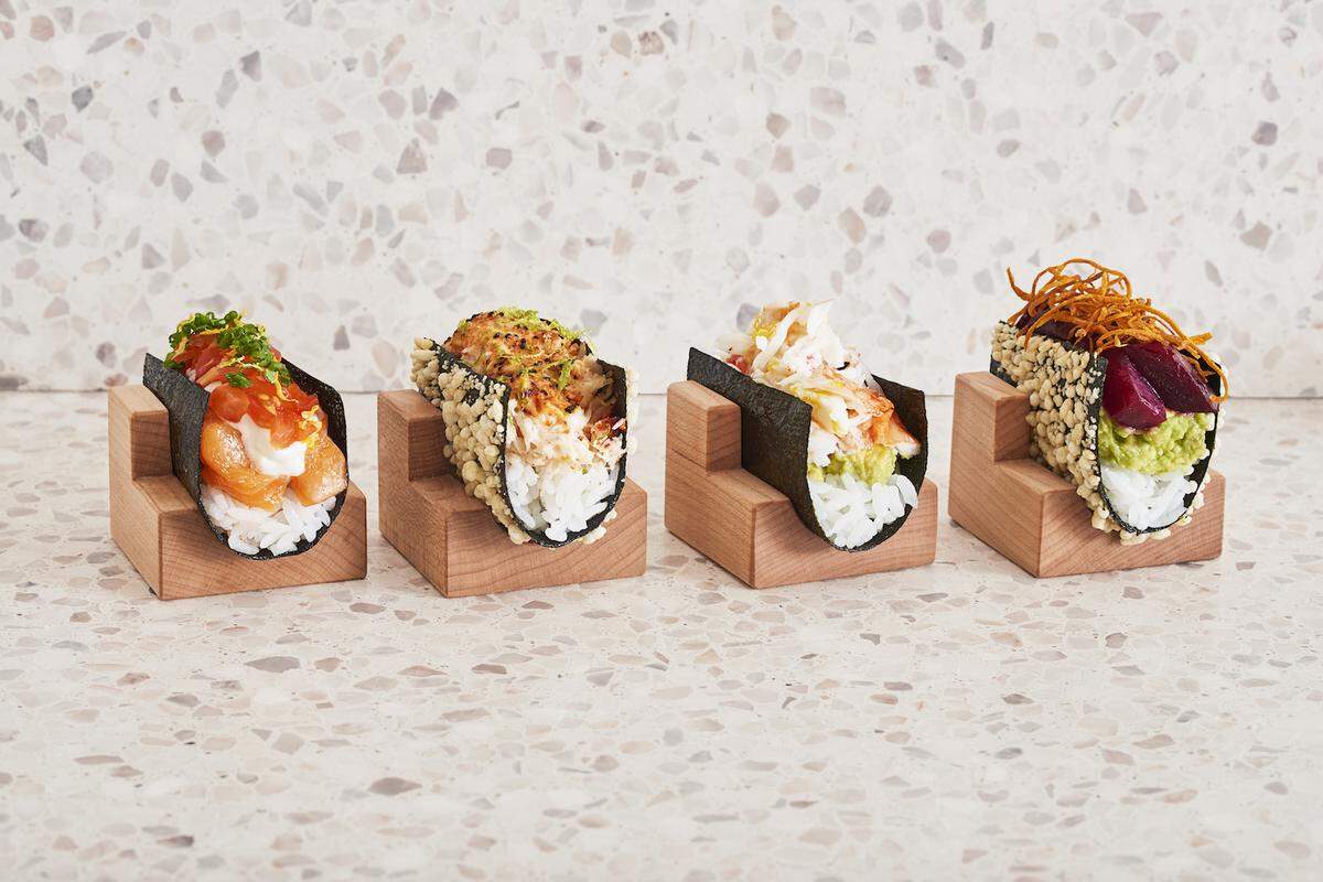 Temaki (rollos hechos a mano de estilo abierto) en el restaurante Nami Nori en el Design District de Miami.