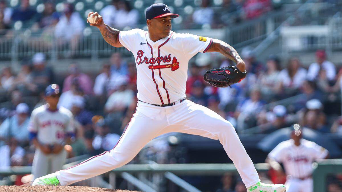 El cerrador cubano de los Bravos de Atlanta Raisel Iglesias brilló en agosto con 10 salvamentos, 13 ponches y efectividad de 0.69, para consolidarse como uno de los brazos más confiables de Grandes Ligas.