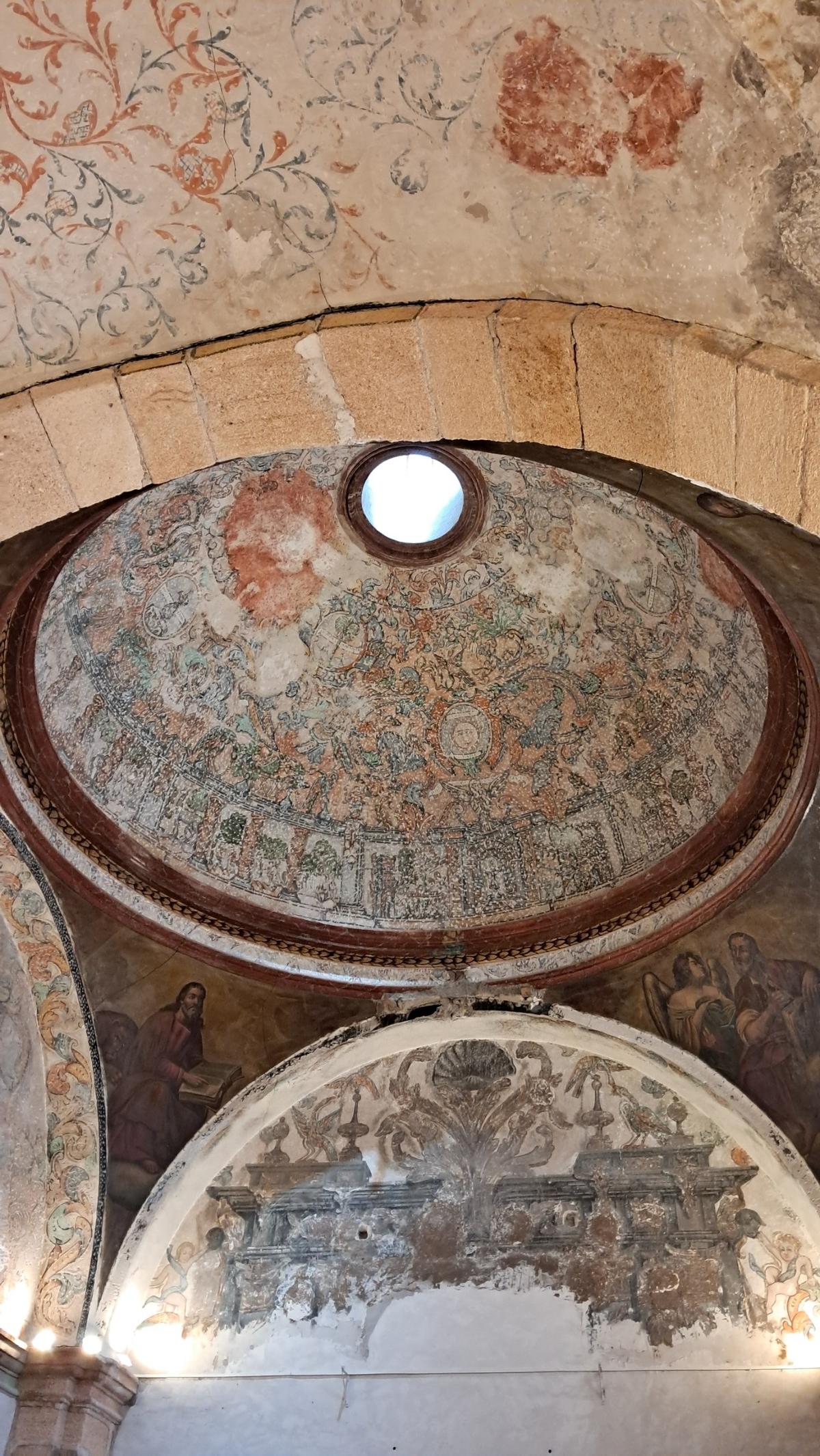 En la sede del Museo del Tambor se hallaron pinturas en la ermita de La Purísima (s. XVII).