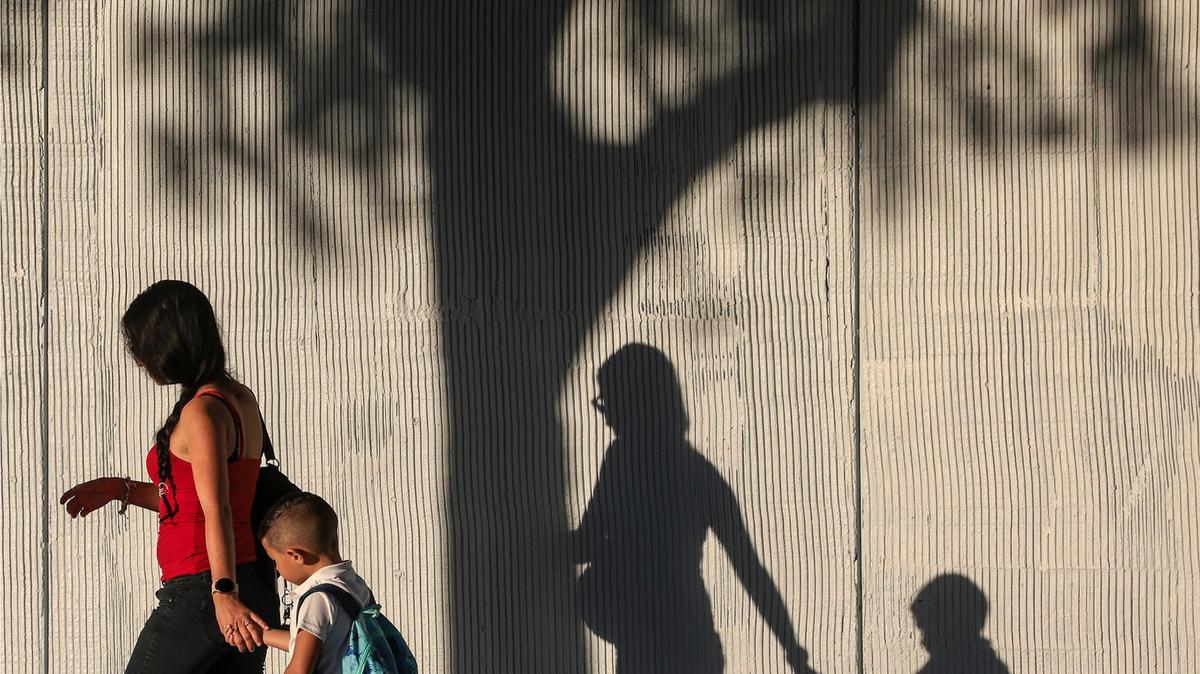 Un 76 por ciento de floridanos participantes en una encuesta de No Kid Hungry reconoció que pasan trabajo para pagar los altos precios de la comida, la situación entre padres de familia y residentes de las zonas rurales es peor.