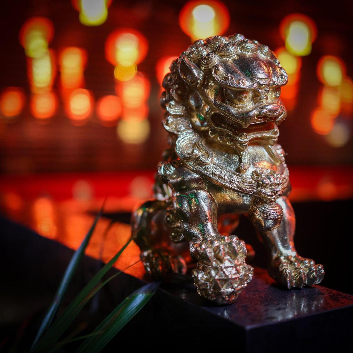 Parte de la decoración del restaurante chino.