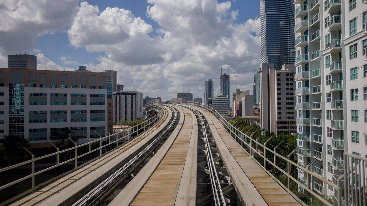 File photo of Metromover’s elevated tracks.