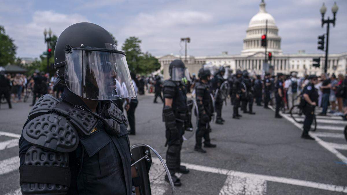 WASHINGTON, DC - JUNE 24: Capitol Police dressed in riot gear watch as activists react to the Supreme Court's ruling in the Dobbs v Jackson Women's Health Organization case in front of the U.S. Supreme Court on June 24, 2022 in Washington, DC. The Court's decision in the Dobbs v Jackson Women's Health case overturns the landmark 50-year-old Roe v Wade case, removing a federal right to an abortion. (Photo by Nathan Howard/Getty Images)