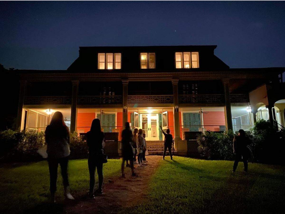 En septiembre arrancan los famosos recorridos de fantasmas de Deering Estate, que finalizan en octubre con la festividad de Halloween.