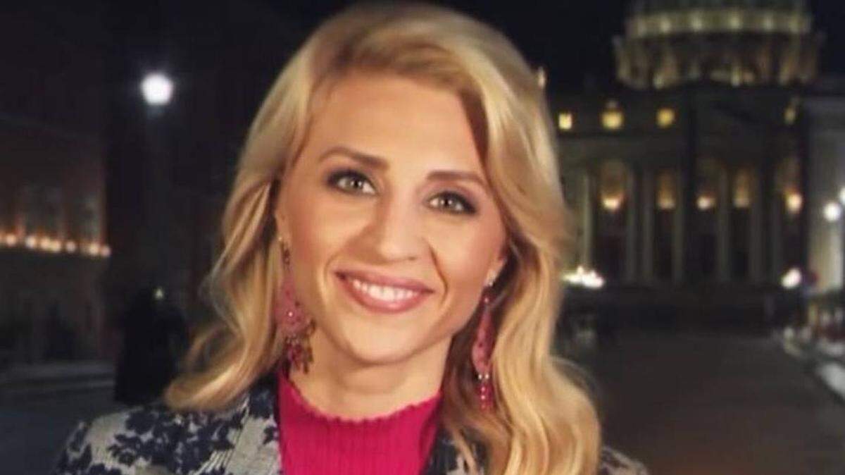 La presentadora de noticias de WPLG Nicole Pérez anuncia la llegada de su bebé.