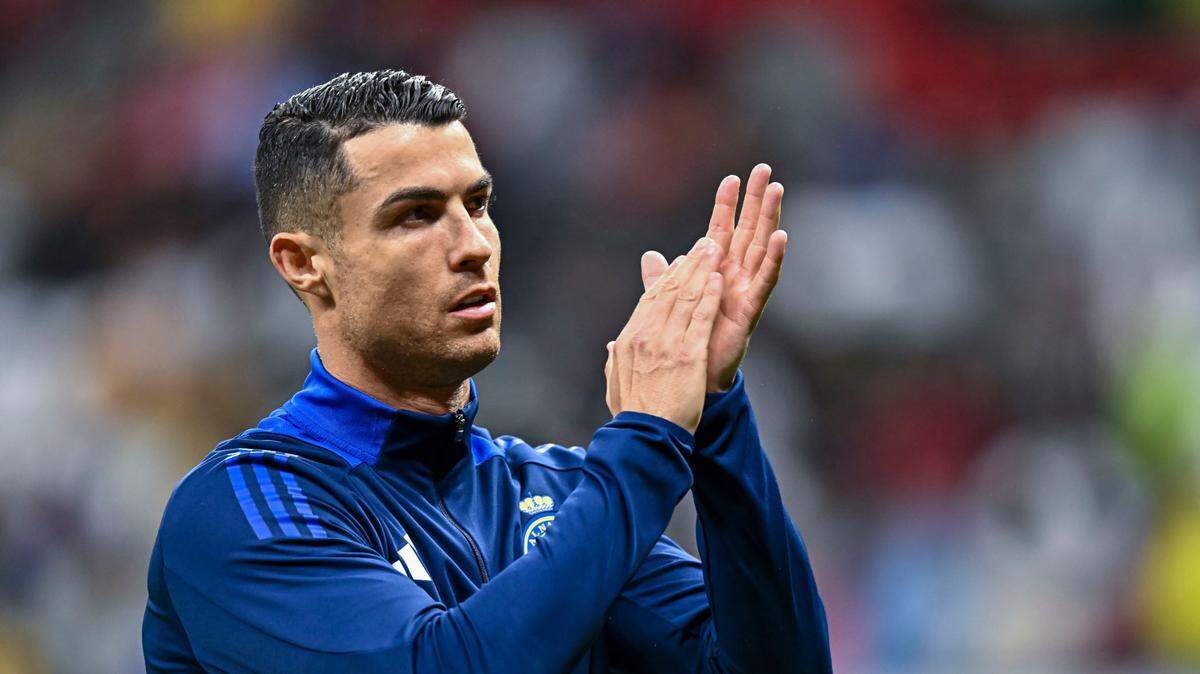 Cristiano Ronaldo volvió a aparecer para liderar la remontada de Al Nassr 3-1 ante Al Okhdood y mantener vivo al equipo de Stefano Pioli en la pelea por la liga saudí, donde figuran terceros con ocho puntos menos que el líder y equipo de Karim Benzema, Al Ittihad.