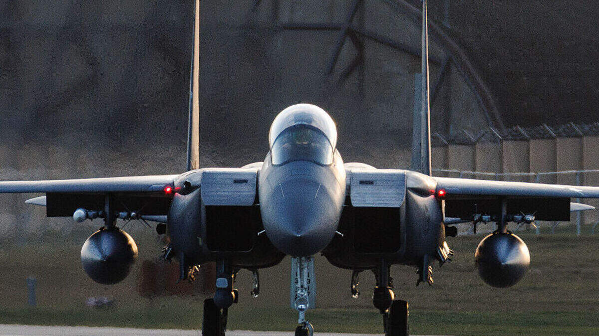 Foto de archivo de un avión de guerra F-15 de EEUU en una base de la Fuerza Aérea Real en Lakenheath, Inglaterra, el 7 de enero de 2026. El pasado viernes 3 de abril de 2026, Irán derribó un F-15 estadounidense en su territorio por primera vez desde que se inició la guerra en Oriente Medio el 28 de febrero.