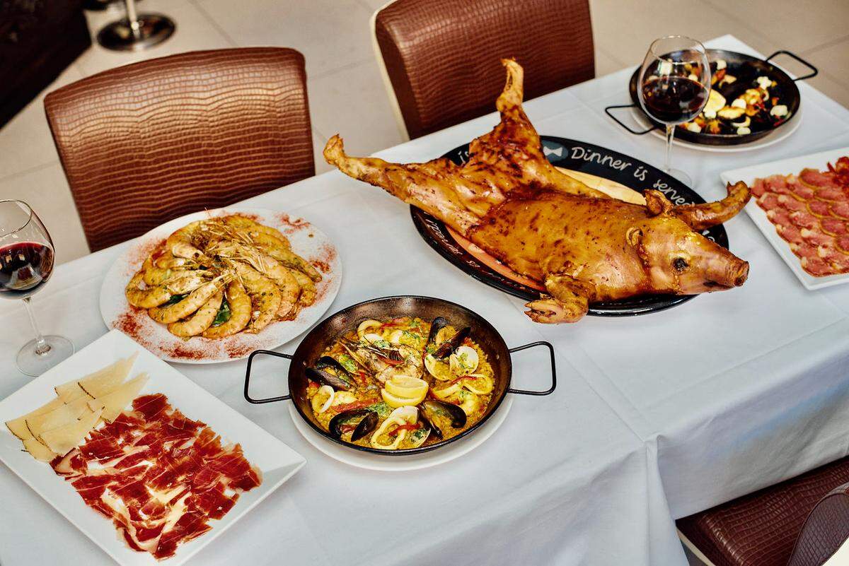 Bellmónt Spanish Restaurant, en Coral Gables, presenta su cochinillo a la leña al estilo segoviano para el Día del Padre.