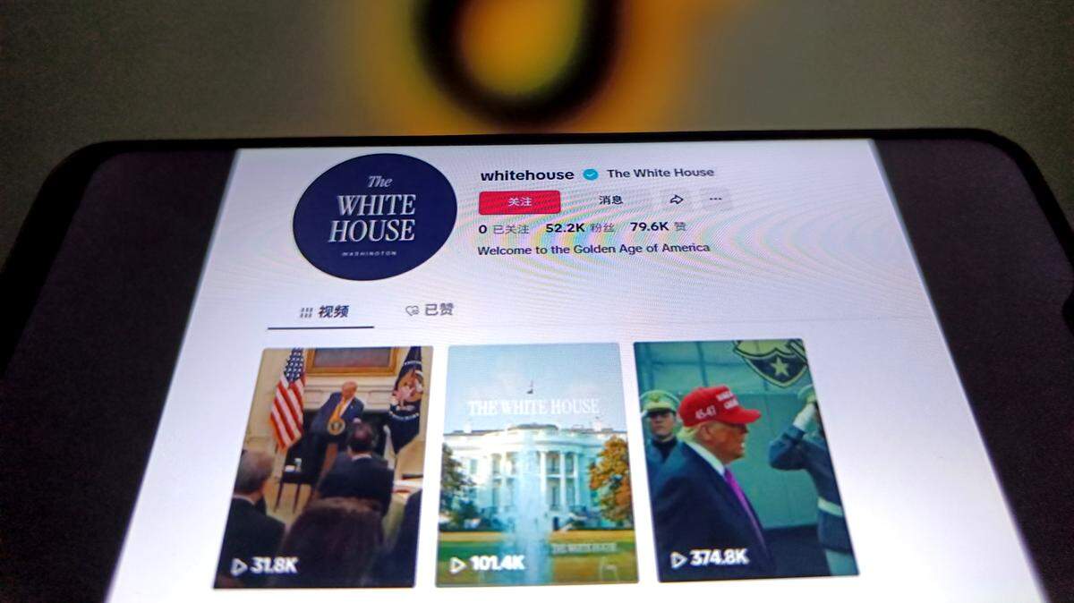 Fotografía ilustrativa que muestra la cuenta oficial de TikTok de la Casa Blanca de Estados Unidos en un teléfono inteligente en la ciudad de Suqian, provincia de Jiangsu, China, el 20 de agosto de 2025.
