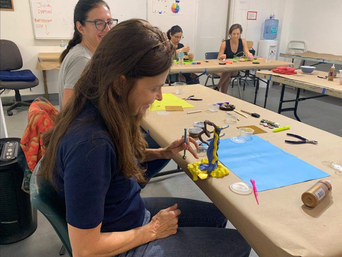Taller de un día de&nbsp; escultura con Karen Starosta-Gilinski en Oolite Arts, Lincoln Road.