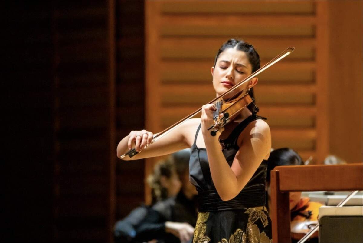 La violinista María Dueñas y la Cleveland Orchestra.
