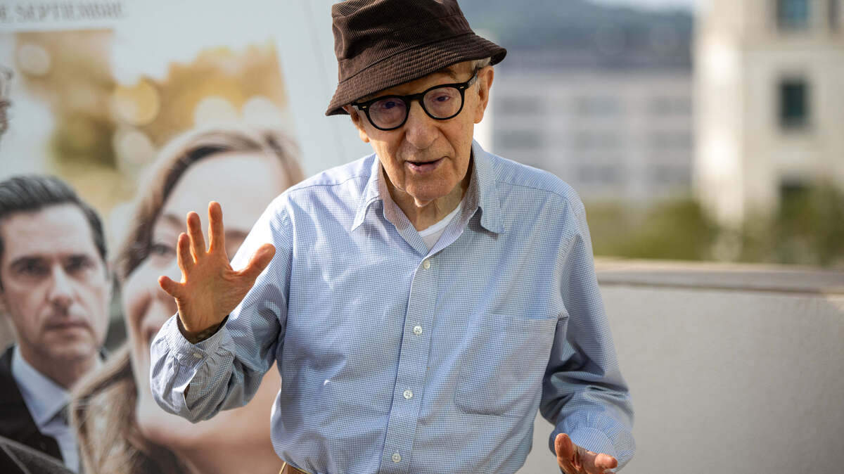 El director de cine Woody Allen a su llegada a Barcelona el 17 de septiembre de 2023 para participar en el estreno de su nueva película, Stroke of Luck, la número 50 de su filmografía.