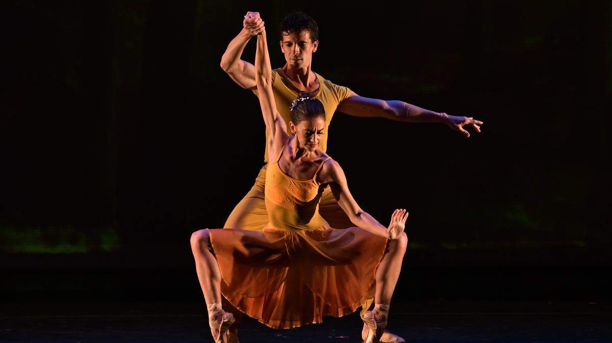 Emily Bromberg y Fabián Morales en “The Four Seasons” de Yanis Pikieris.