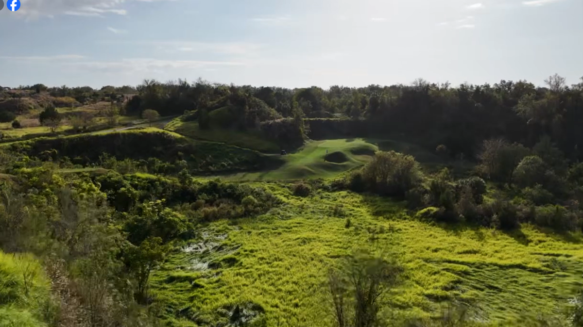 El campo de golf Black Diamond Ranch en la Florida describe el Hoyo 17, donde cayeron dos mujeres, como “una bestia”.
