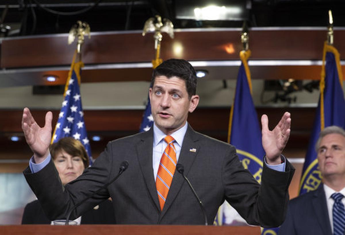 Paul Ryan (centro), republicano por Wisconsin y presidente de la Cámara de Representantes, expresa apoyo al trabajo de la Comisión de Agricultura en la redacción de la nueva ley de ese sector que la Cámara comenzó a debatir el 16 de mayo del 2018.