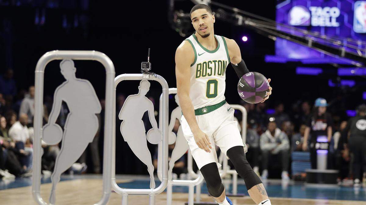 El jugador de segundo año Jayson Tatum, de los Celtics de Boston, se convirtió este sábado en el nuevo campeón del Concurso de Habilidades que se celebró en la segunda jornada de la 68 edición del Fin de Semana de las Estrellas.