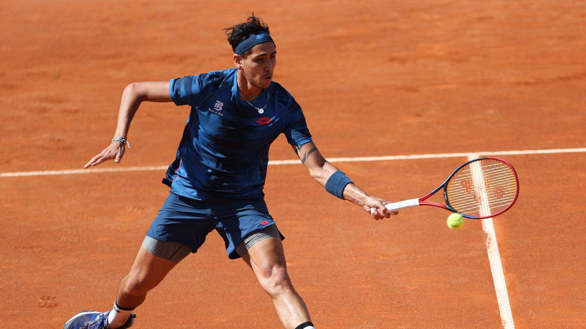 Alejandro Tabilo derrotó 7-6 (7/5), 7-6 (12/10) a Karen Khachanov y alcanzó los cuartos de final en el Masters de Roma.