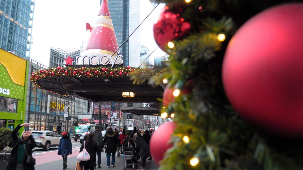 Las decoraciones de tiendas como Macy’s hacen de Nueva York un lugar especial para visitar en Navidad.