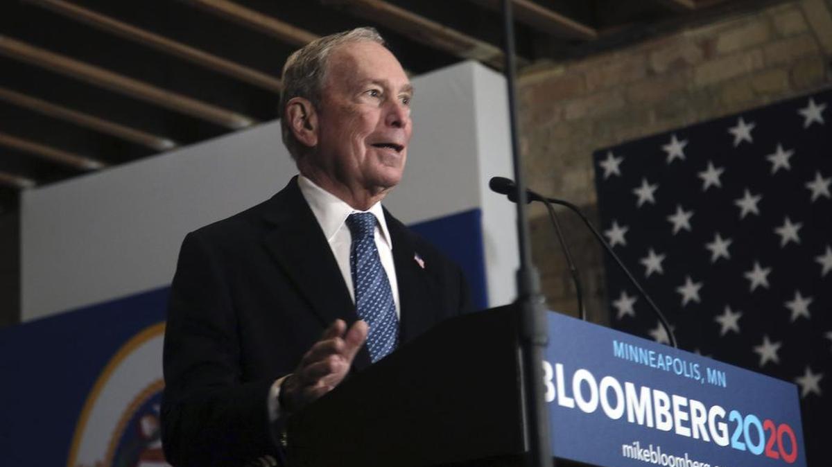 El candidato presidencial demócrata Michael Bloomberg habla con los trabajadores y simpatizantes de la campaña en Minneapolis el jueves 23 de enero de 2020, cuando abre la primera oficina de campo en Minnesota y se reúne con líderes y votantes de la comunidad local para compartir su visión del país.