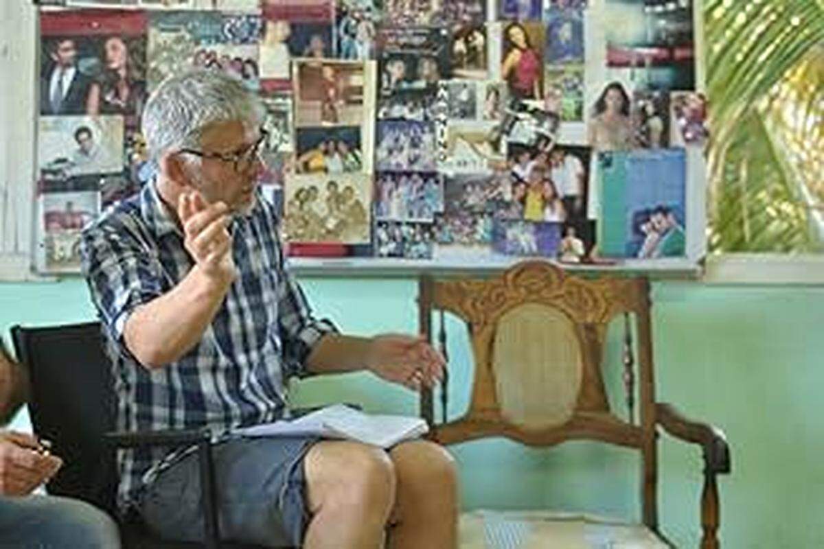En Hulu el filme ‘Viva’ (2015) drama producido entre Cuba e Irlanda retrata la vida de un joven maquillador de artistas drag queen en un bar de La Habana.