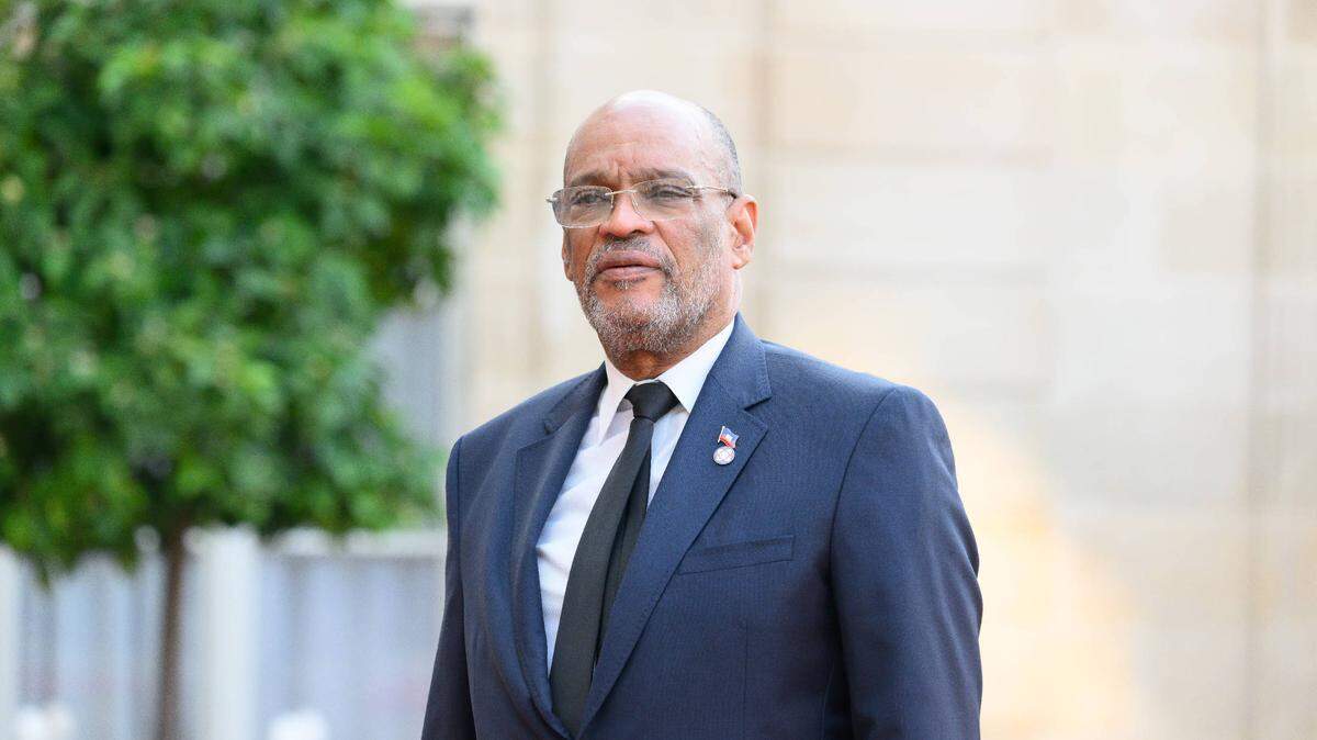 El Primer Ministro de Haití, Ariel Henry, llega para una cena oficial en el Palacio del Elíseo, al margen de la Cumbre del Nuevo Pacto Financiero Mundial.