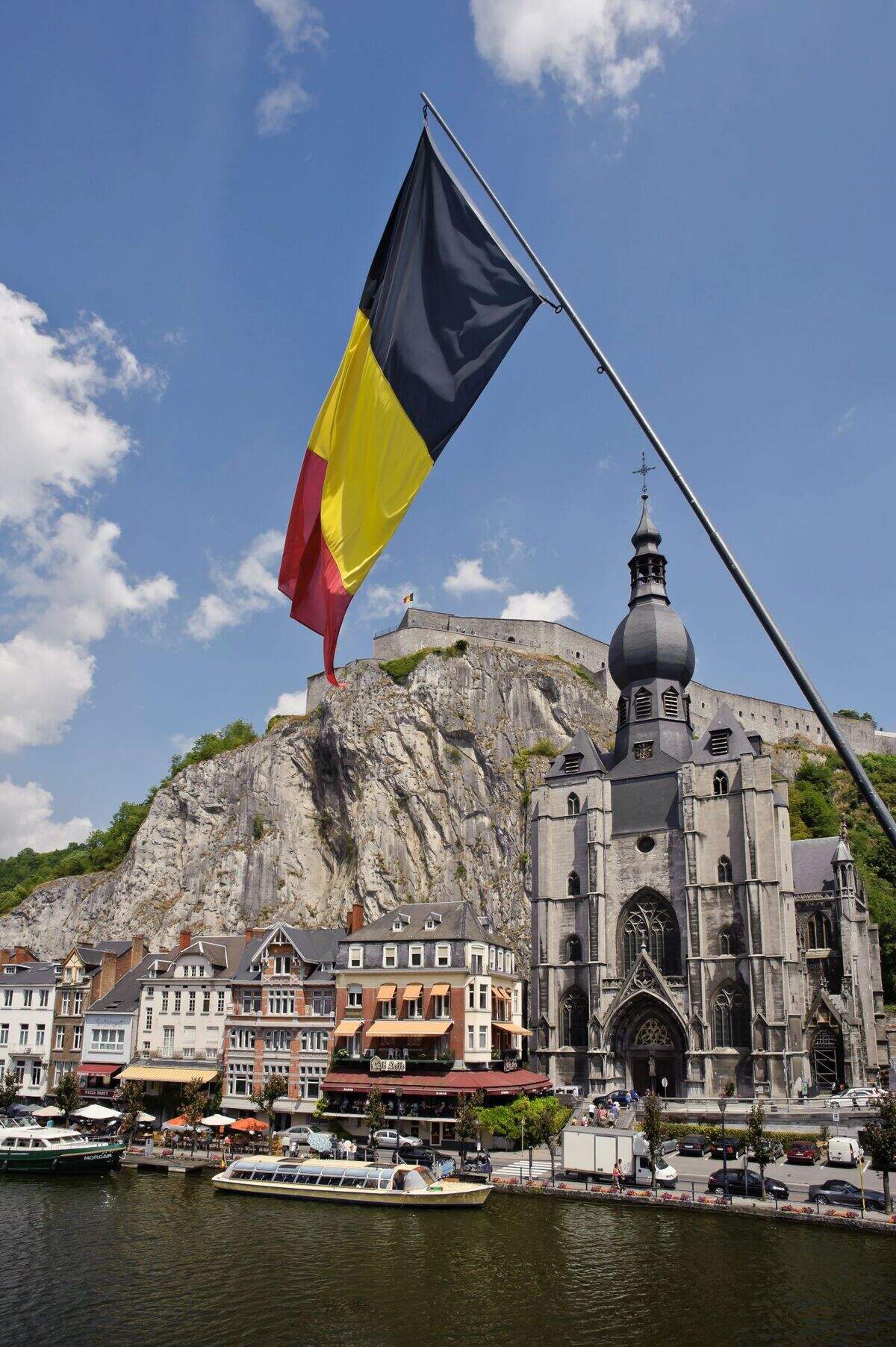 Entre todos los pueblos de la zona, Dinant se destaca como el destino estrella, considerado uno de los más hermosos de Bélgica.&nbsp;