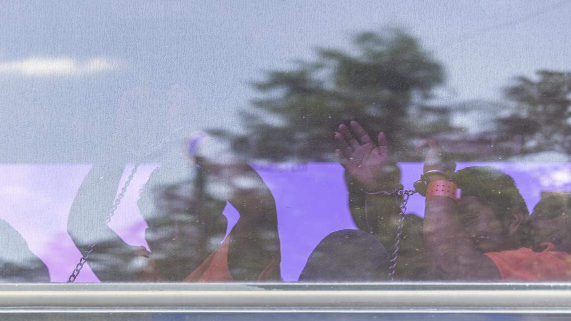 Senadores estadounidenses inician una investigación sobre las acusaciones de “tortura” en Alligator Alcatraz