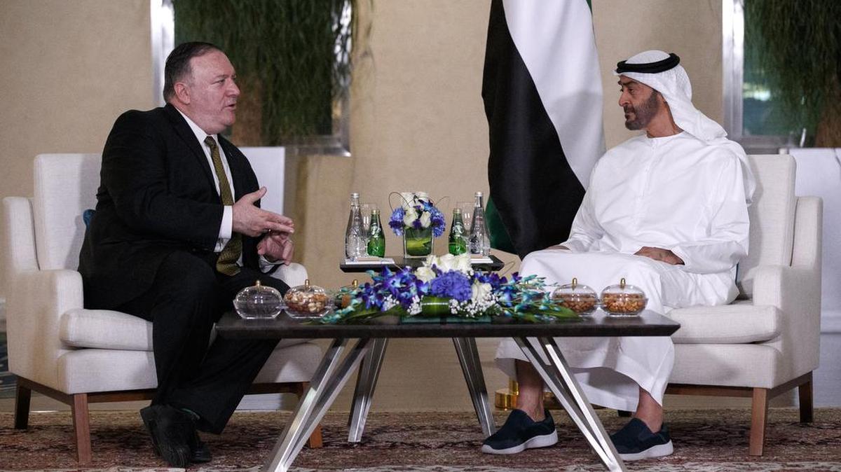 El secretario de Estado, Mike Pompeo, se reúne con el príncipe heredero de Abu Dhabi, el jeque Mohammed bin Zayed Al Nahyan en Emiratos Árabes Unidos, el 24 de junio del 2019.