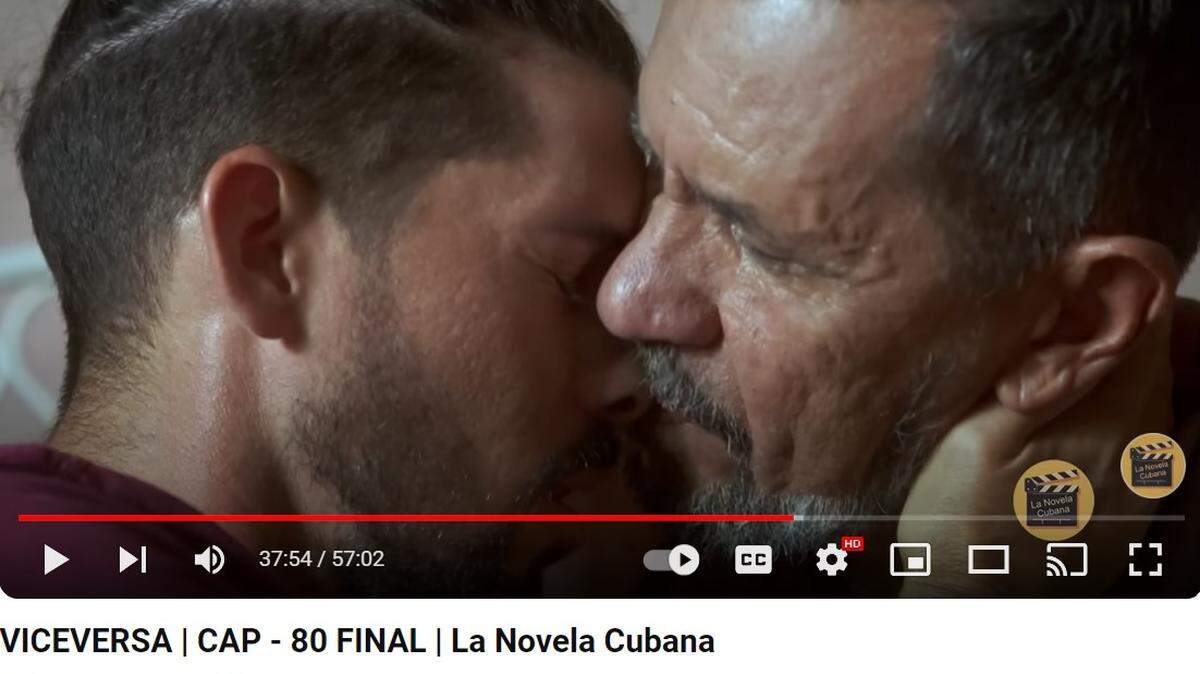 Beso gay de telenovela cubana Viceversa fue motivo de polémica en medio de apagones en la isla.