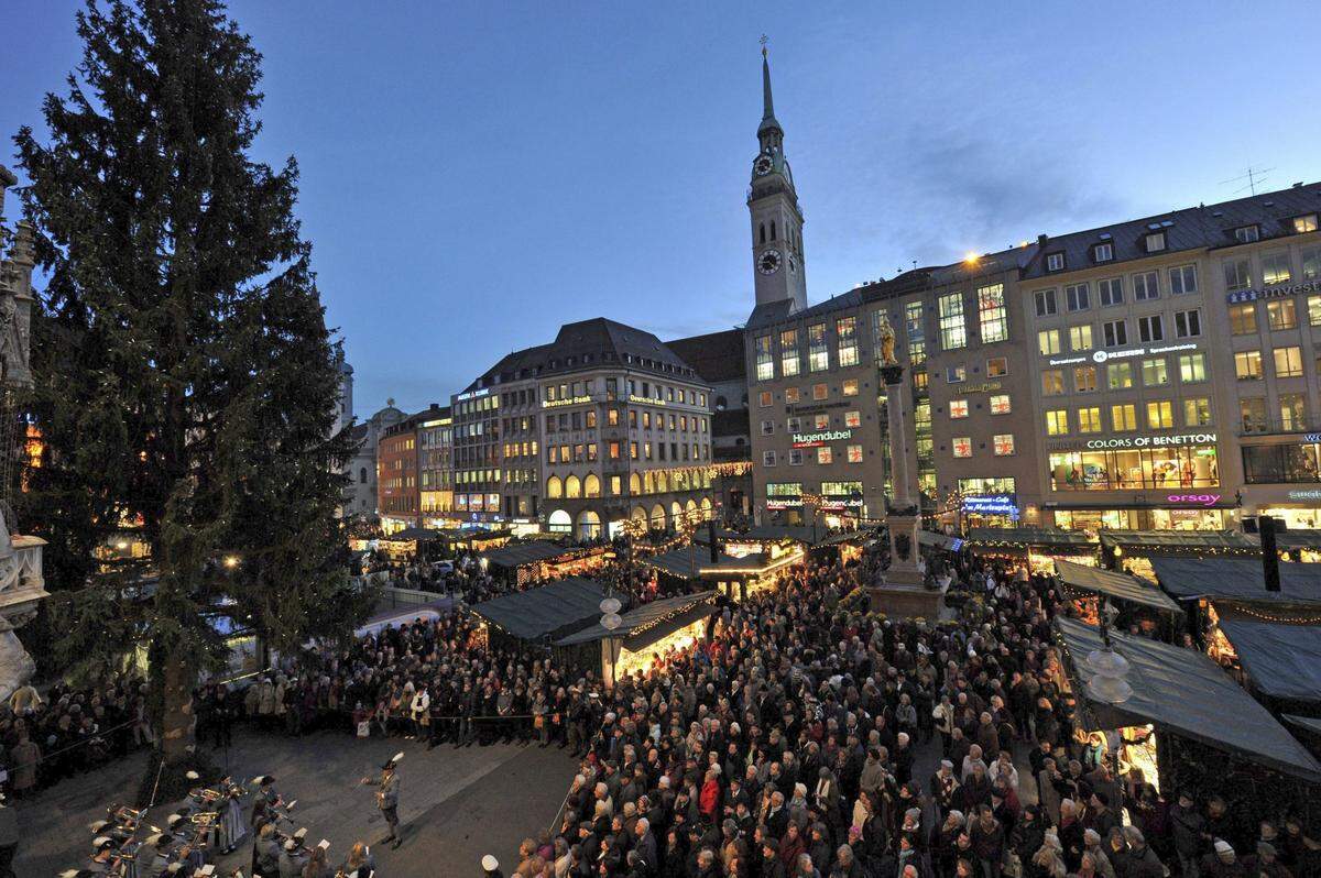 Vista general del mercado navideño de Múnich, Alemania.