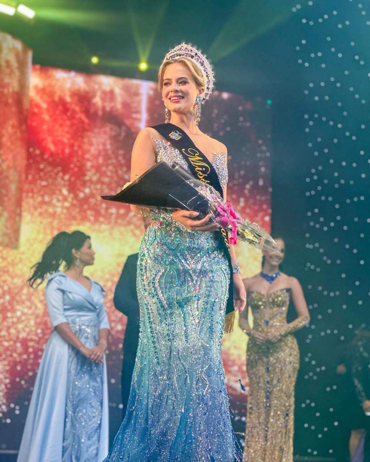Rosales showed interest in beauty pageants very early on and began participating in the Mini Banana Queen Festival, according to the Ecuadorian media outlet Primicias.