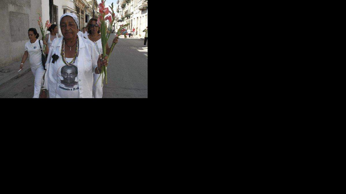 REINA LUISA Tamayo Danger, madre del disidente Orlando Zapata, fallecido durante una huelga de hambre, encabeza una peregrinación hasta la iglesia del Sagrado Corazón de La 
Habana, el 15 de marzo.