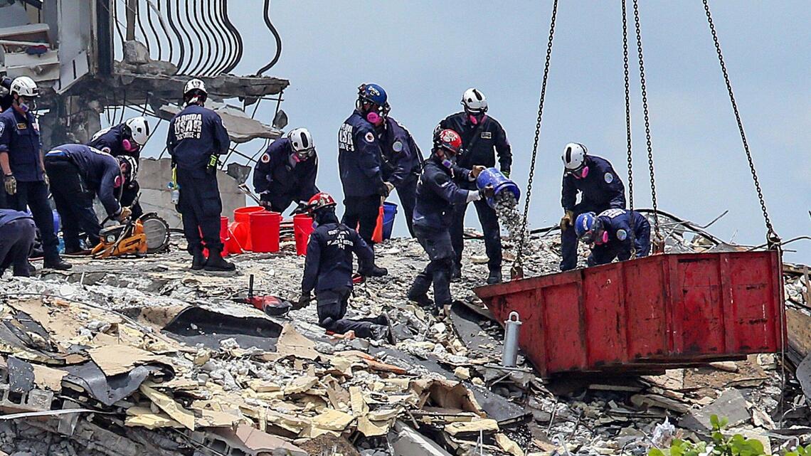 Aumenta a cinco el número de muertos por catástrofe en Surfside. Hay 156 desaparecidos
