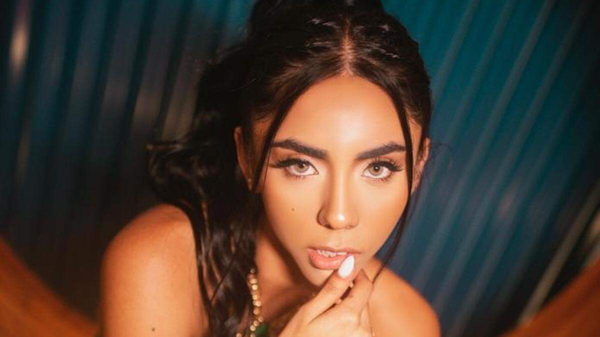 Naomi V