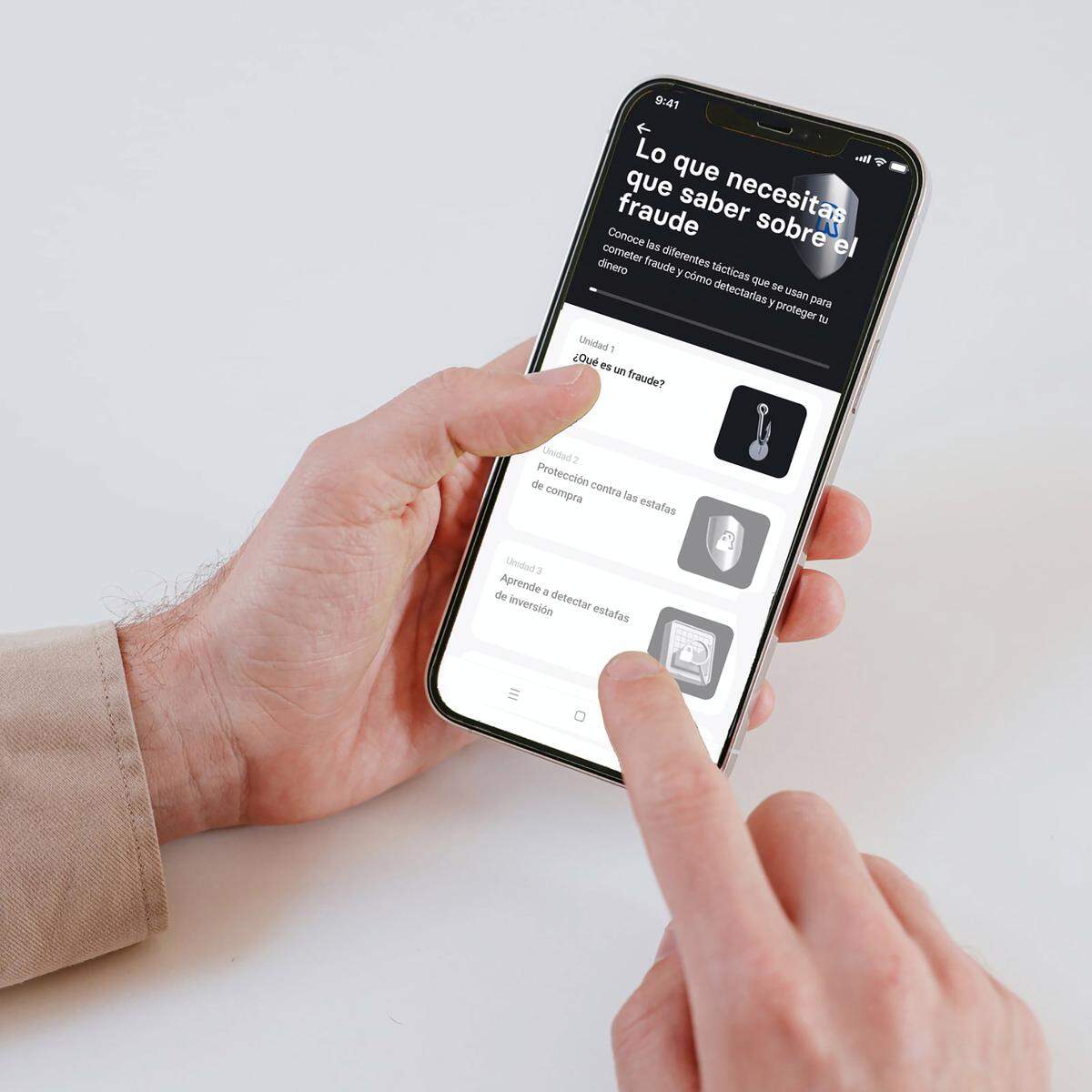 Aquellos interesados en conocer más herramientas y técnicas para mantener su dinero seguro, disponen de un curso gratuito dentro de la ‘app’ diseñado para capacitar a los usuarios.