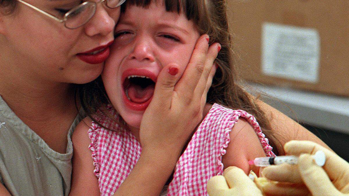 Las vacunas son administradas a edades tan cortas porque es en ese momento que los niños son más vulnerables a las enfermedades y cualquier inmunidad adquirida de sus madres ya se consumió, explica el CDC.