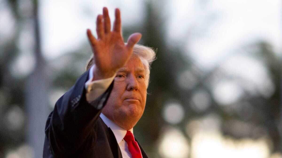 El presidente Donald J. Trump llega al Trump International Golf Club, el domingo 3 de febrero de 2019.