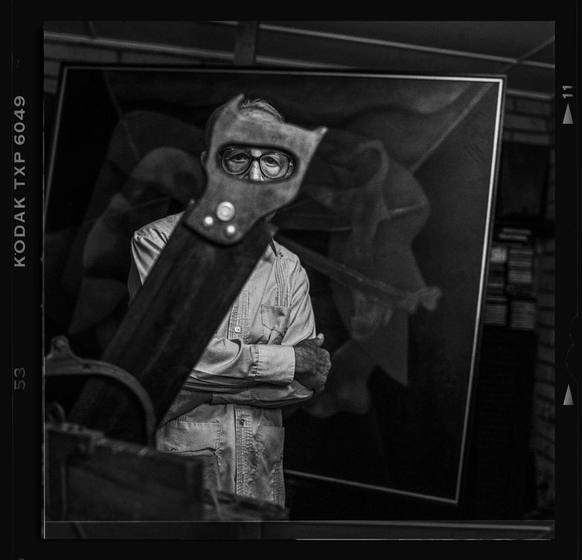 The painter Rafael Soriano, photographed in his home in Miami by Pedro Portal, for the project ‘Faces of the Dispersed Island’, nominated for the Cintas Fellowship 2025.
