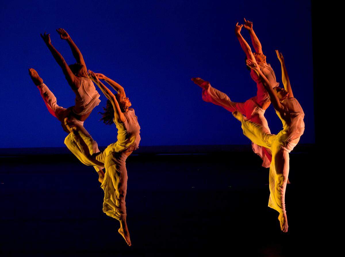 De izquierda a derecha: Justin Dinkins, Cristiane Silva, Jason Williams y Megan Holsinger en “Forest Dreams”. 