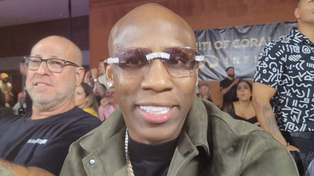 El Consejo Mundial del Boxeo tiene planeado un combate entre Yordenis Ugás y Keith Thurman por el título interino de las 147 libras, lo que podría suceder en algún momento de agosto como parte de una velada de PBC. 
